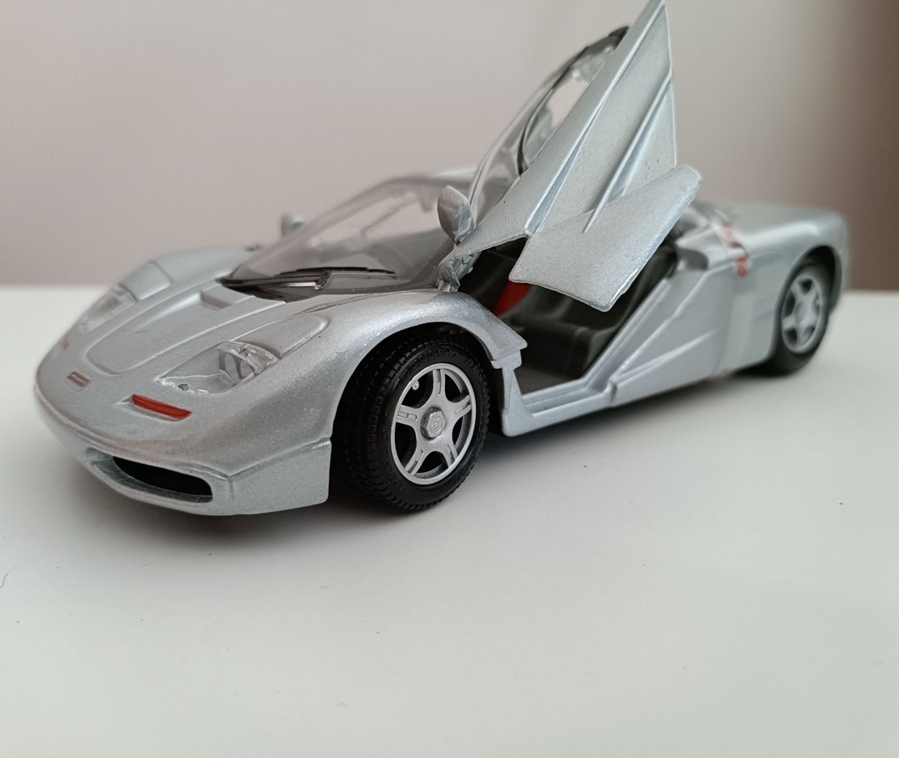 McLaren F1 (1993) escala 1/24. Novo