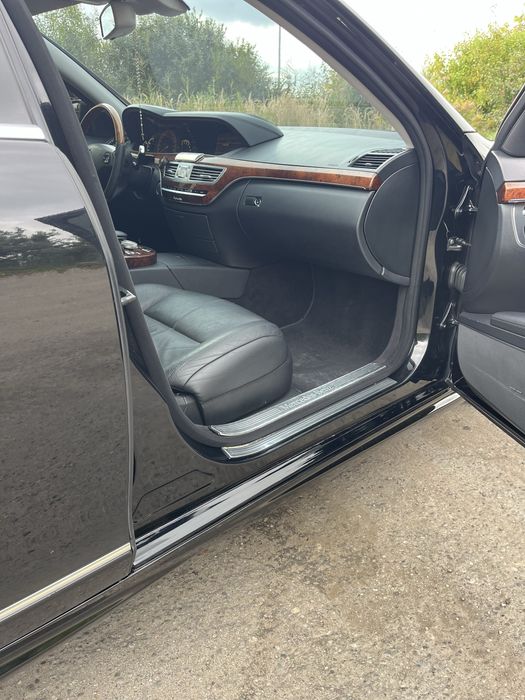 Mercedes.     w221   s-class!