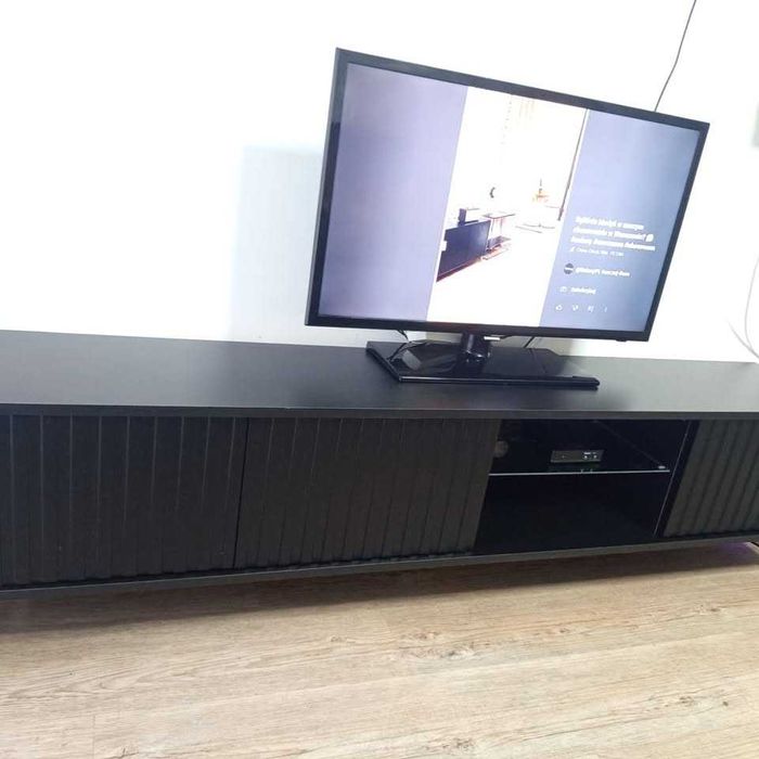 Szafka RTV Bello Selsey lamelowe fronty 175 cm złote podpory