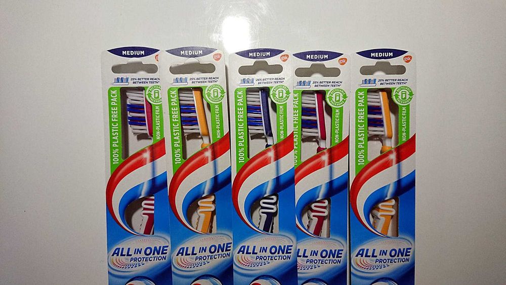 Szczoteczki Aquafresh All in One Protection, Medium