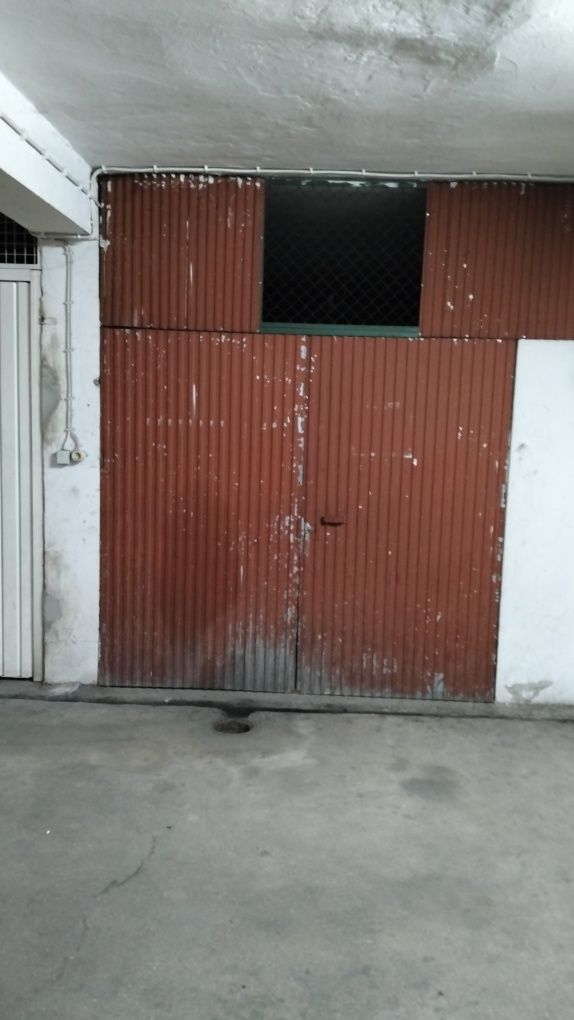 Garagem e estacionamento