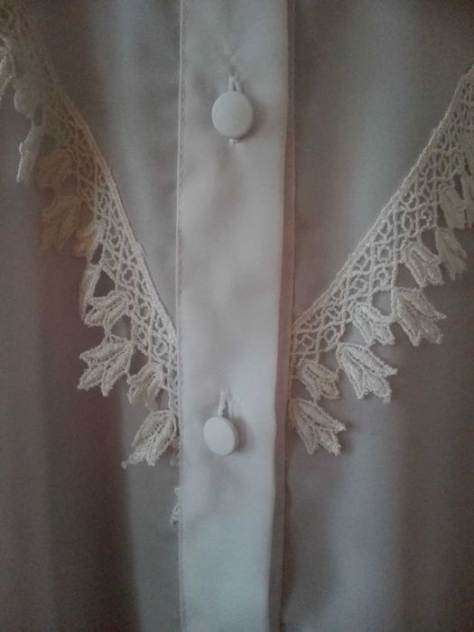 Nowa - biała z efektowną aplikacją, sztuczny jedwab, L/XL