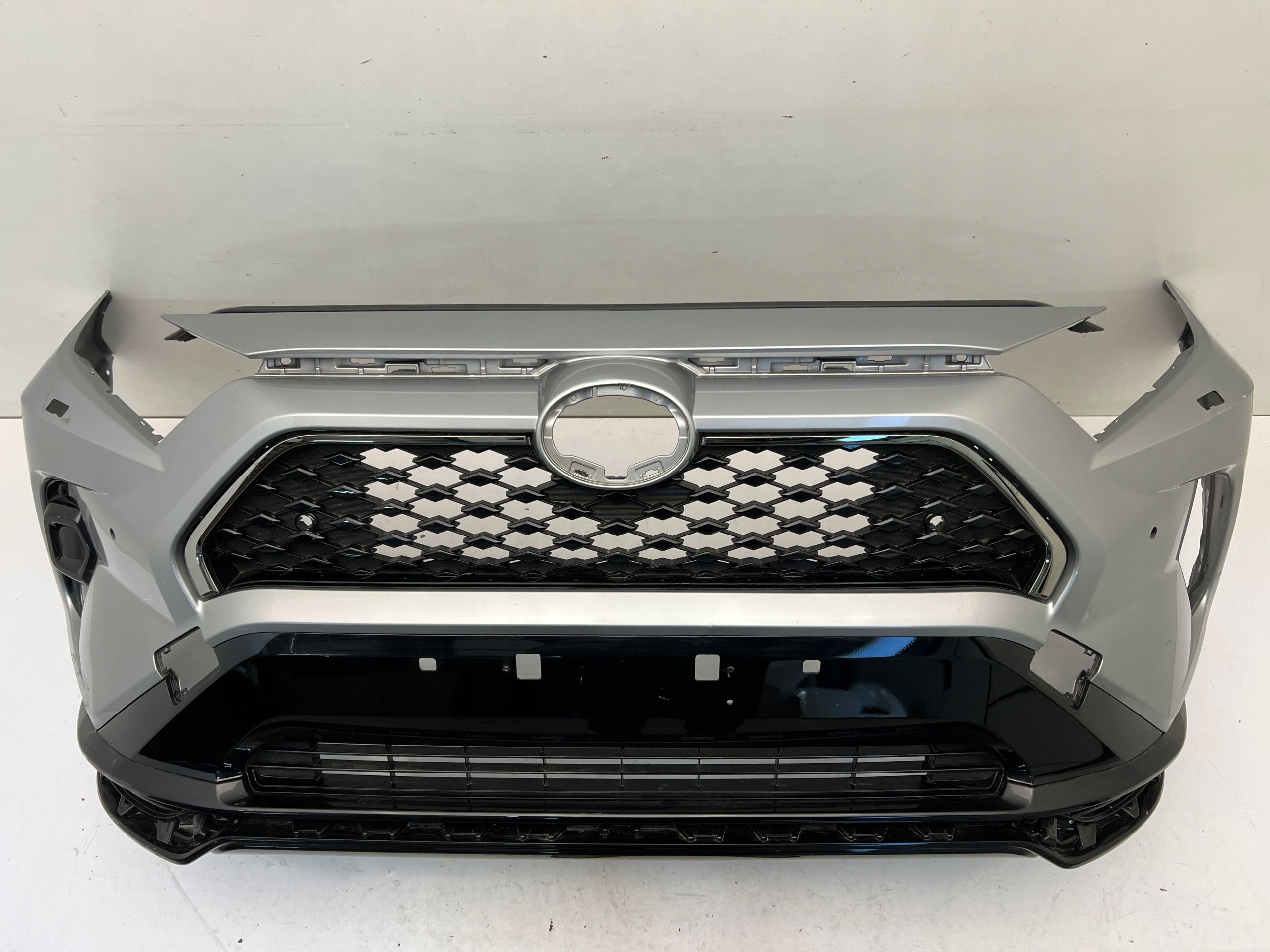 Toyota RAV4 V GR Zderzak Przedni przód Pdc pod Spryski N 19