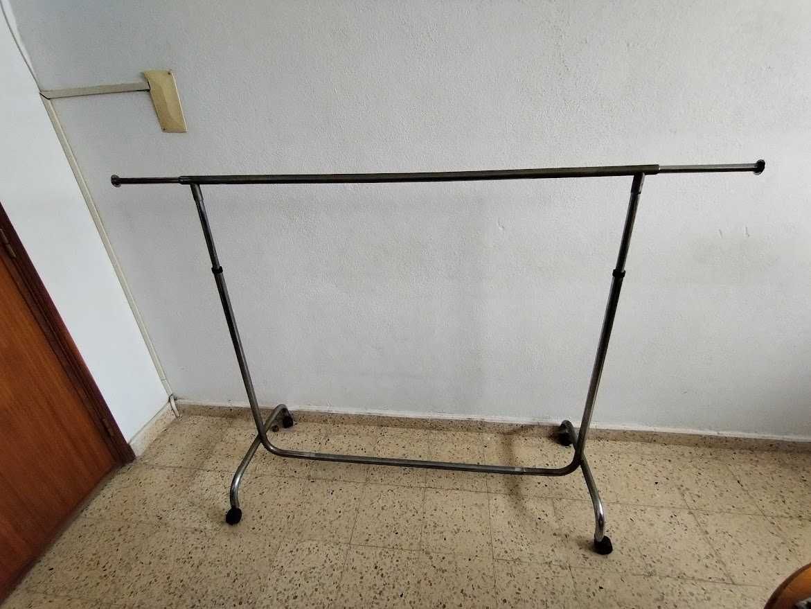 Suporte Extensível para Cabides em Inox com 4 rodas