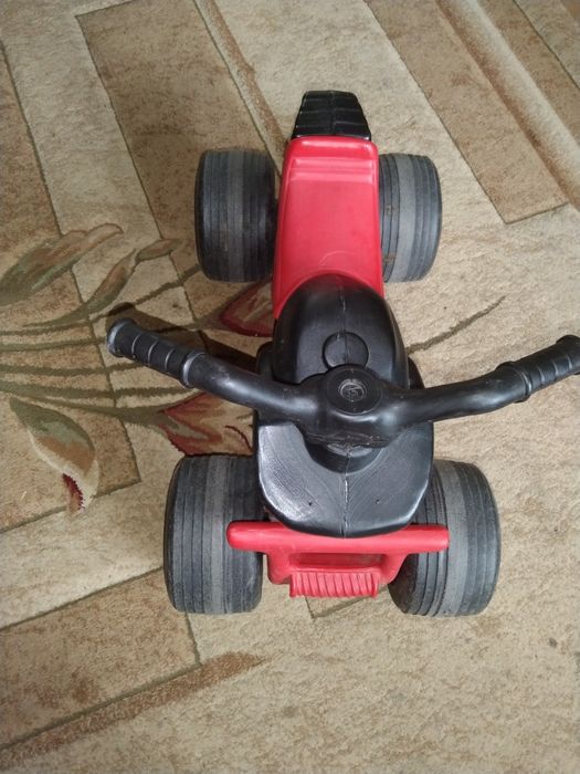 Дитячий квадроцикл в хорошому стані