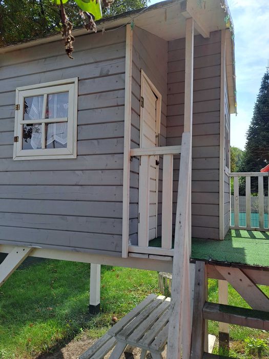 Drewniany domek dla dziecil