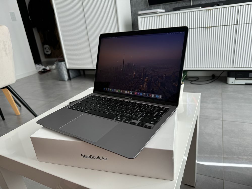 Apple Macbook Air M1 stan idealny