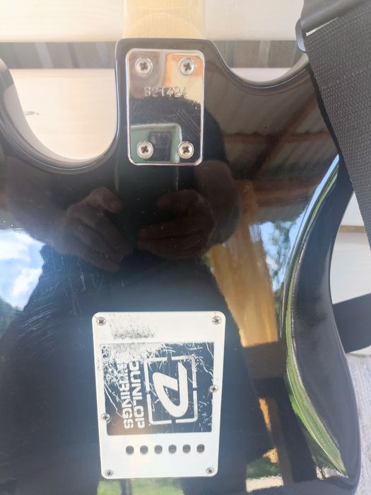 Продам електрогітару