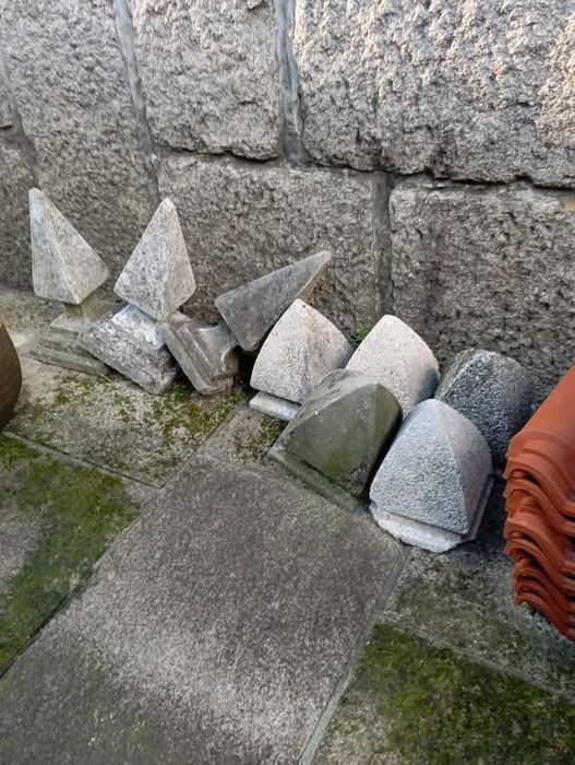 Vendo esta pedra muita bonita bom estado