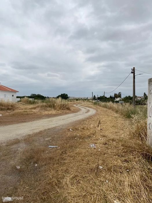 Terreno Com Projecto Aprovado 18 Lotes Para Construção De Moradias Em
