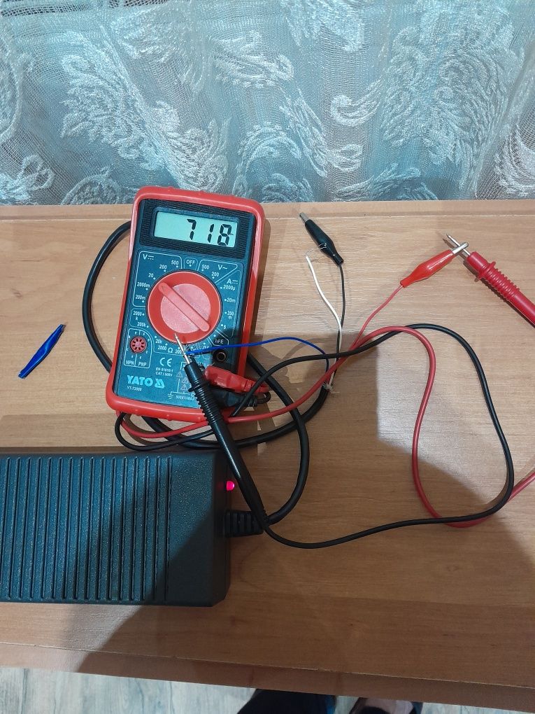 Зарядний пристрій
