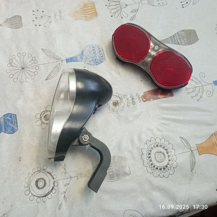 Фара під Динамо велосипеда.