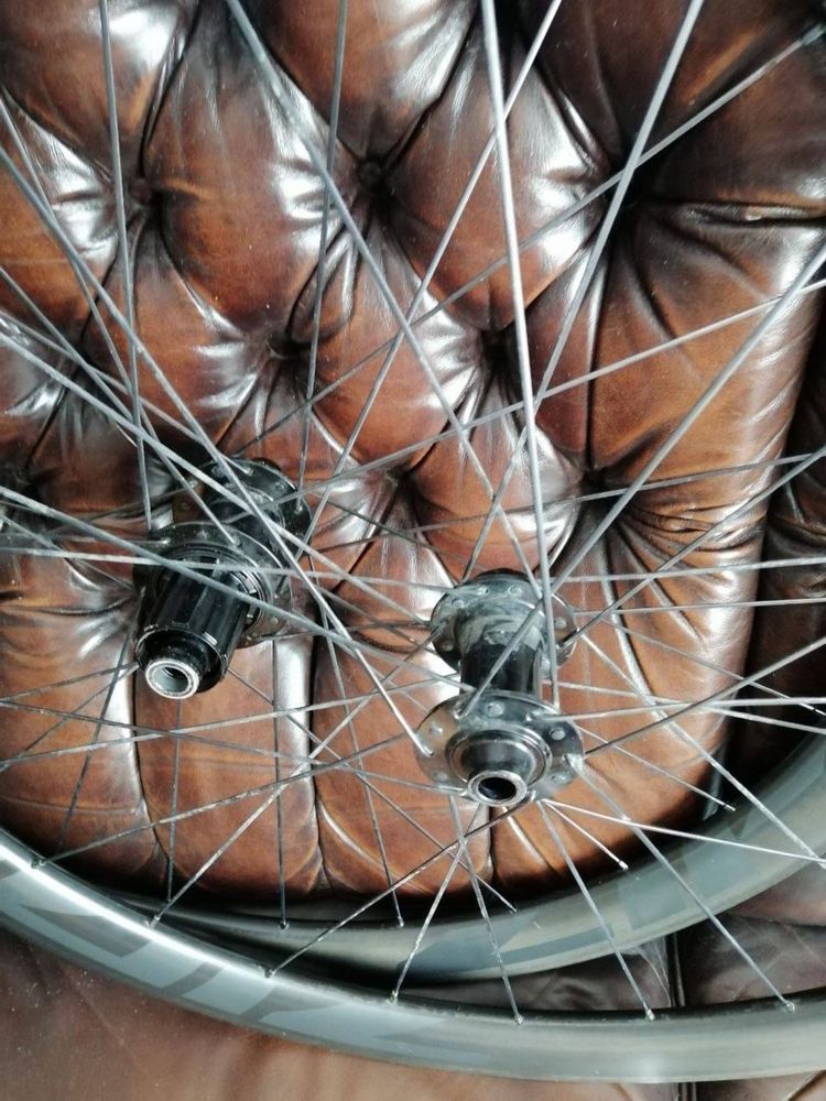комплект карбонових коліс ZIPP 303 S