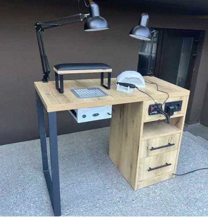 Стіл манікюрний з комплектуючеми