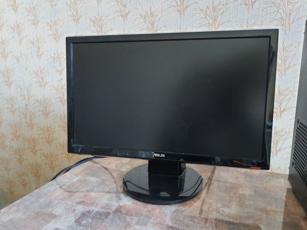 Комп'ютер ASRock A320M + AMD A8-9600 + монітор ASUS 21.5