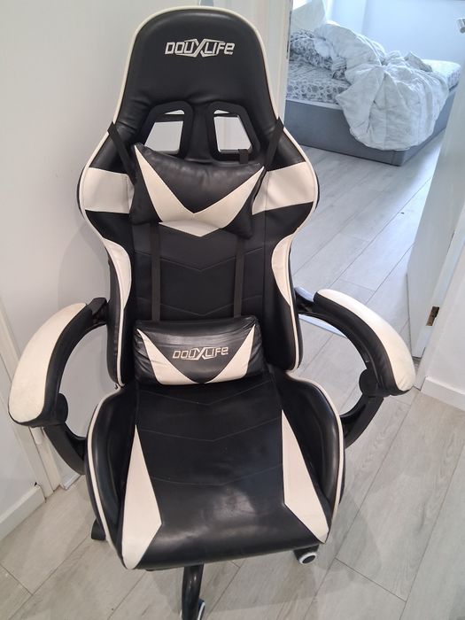 Cadeira gaming muito bem estimada