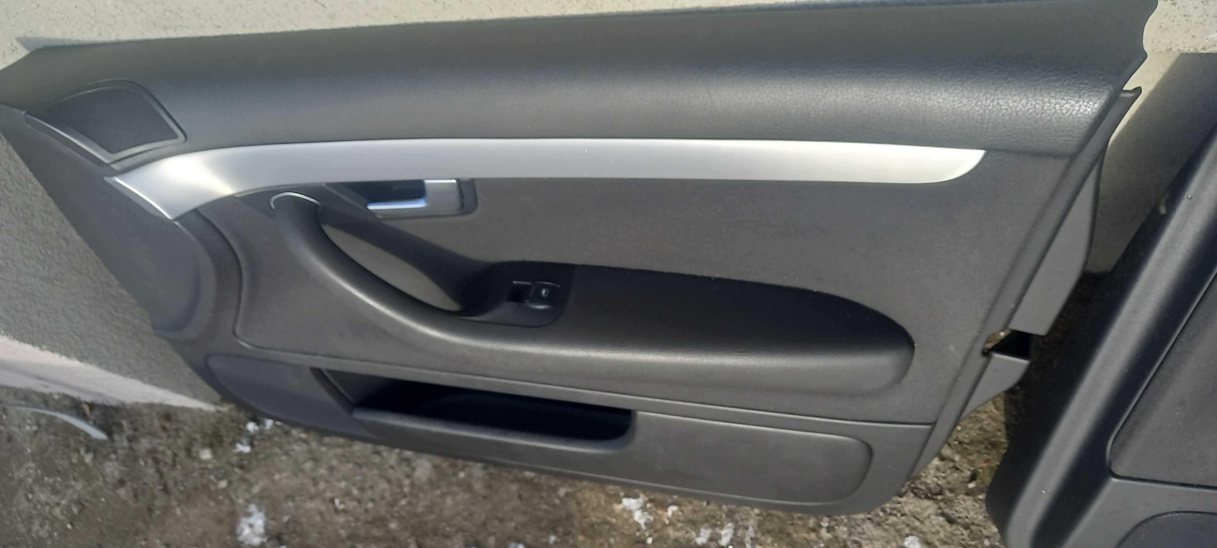 Boczki tapicerka drzwi Audi A4 B7 kpl