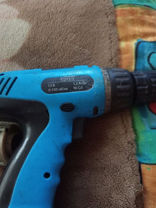 Продам повністю справний шуруповерт