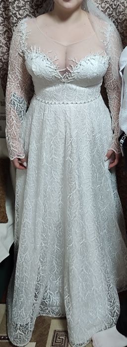 Весільна сукня білого кольору