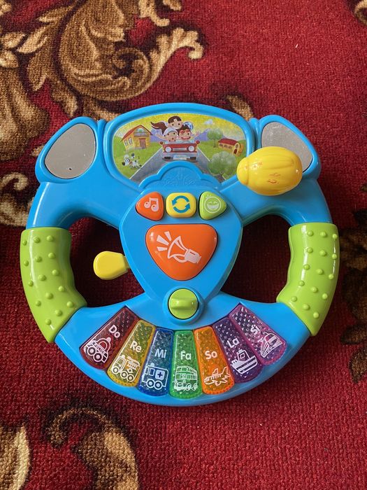 Іграшки руль,піраміди,плакат,мозаїка,молоток