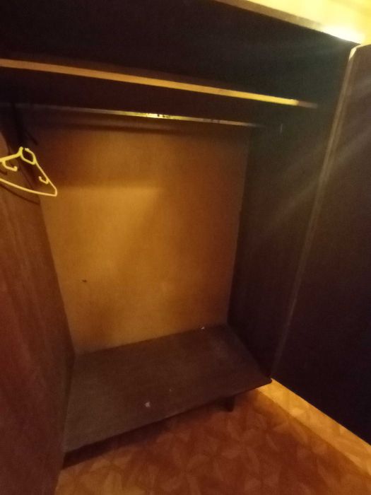 Stara drewniana szafa 3-drzwiowa