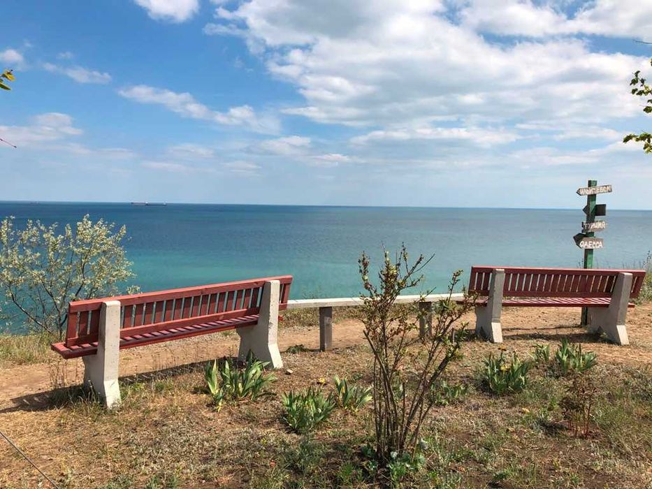 Продам 7 соток в закрытом кооперативе возле моря.