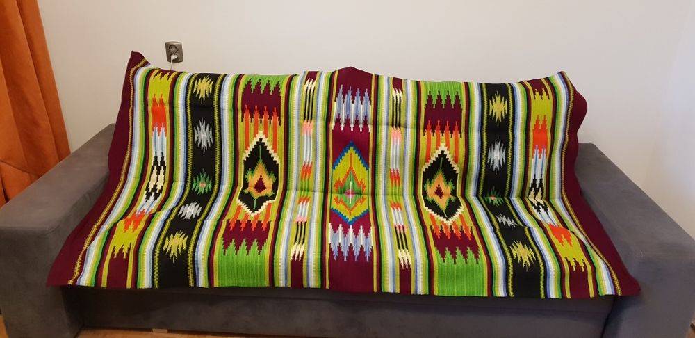 Narzuta,  kilim, kapa na łóżko w stylu vintage
