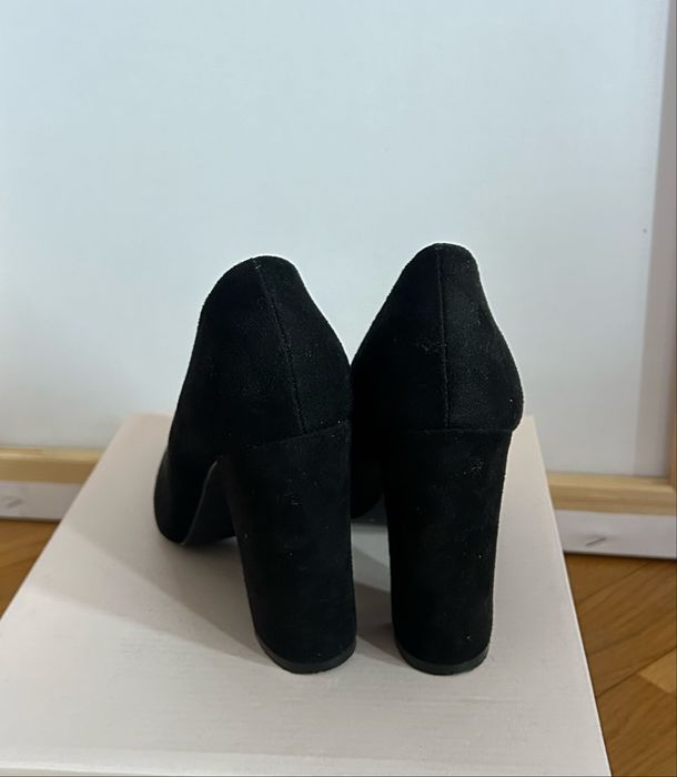 Czółenka na słupku / szpilki Bellucci czarne