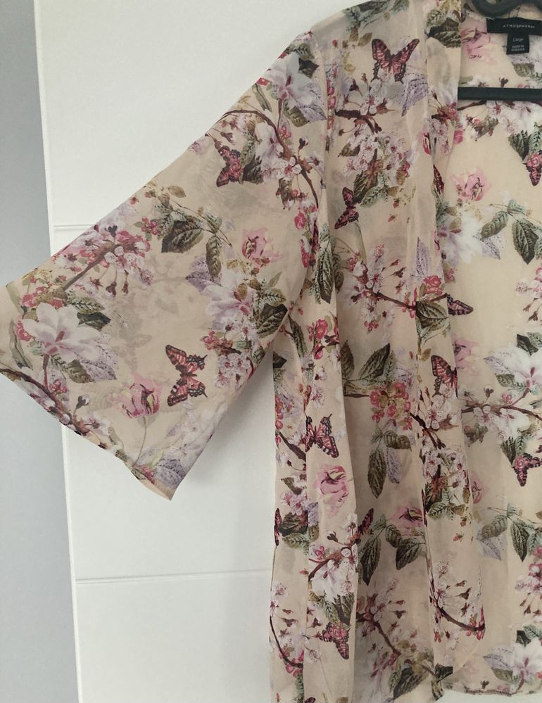 Letnie kimono narzutka pastele kwiaty moda trendy
