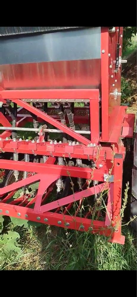 Продам майже нову сівалку