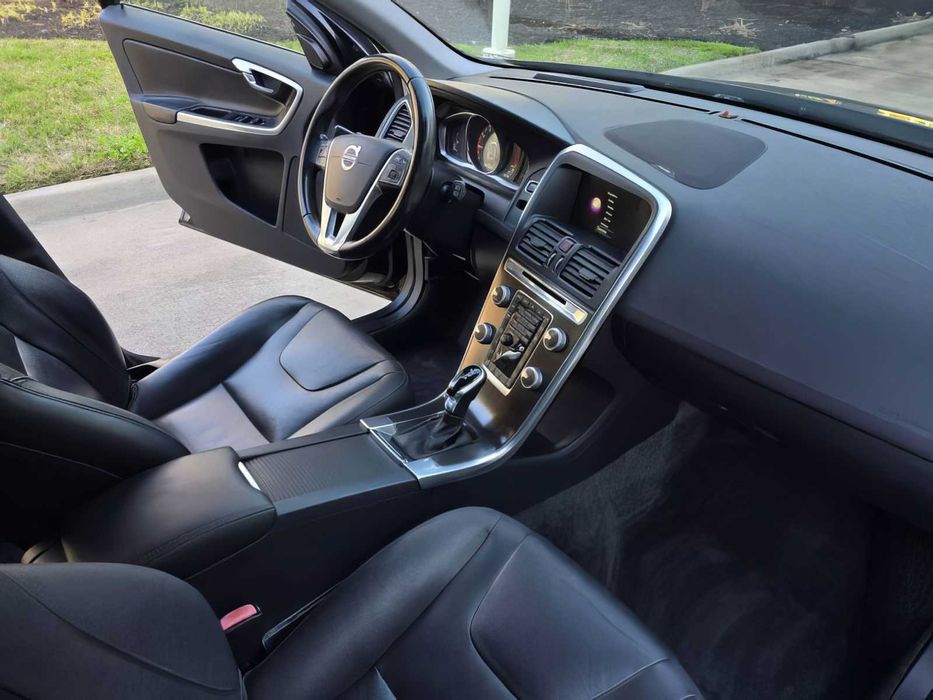 Volvo XC60      2016