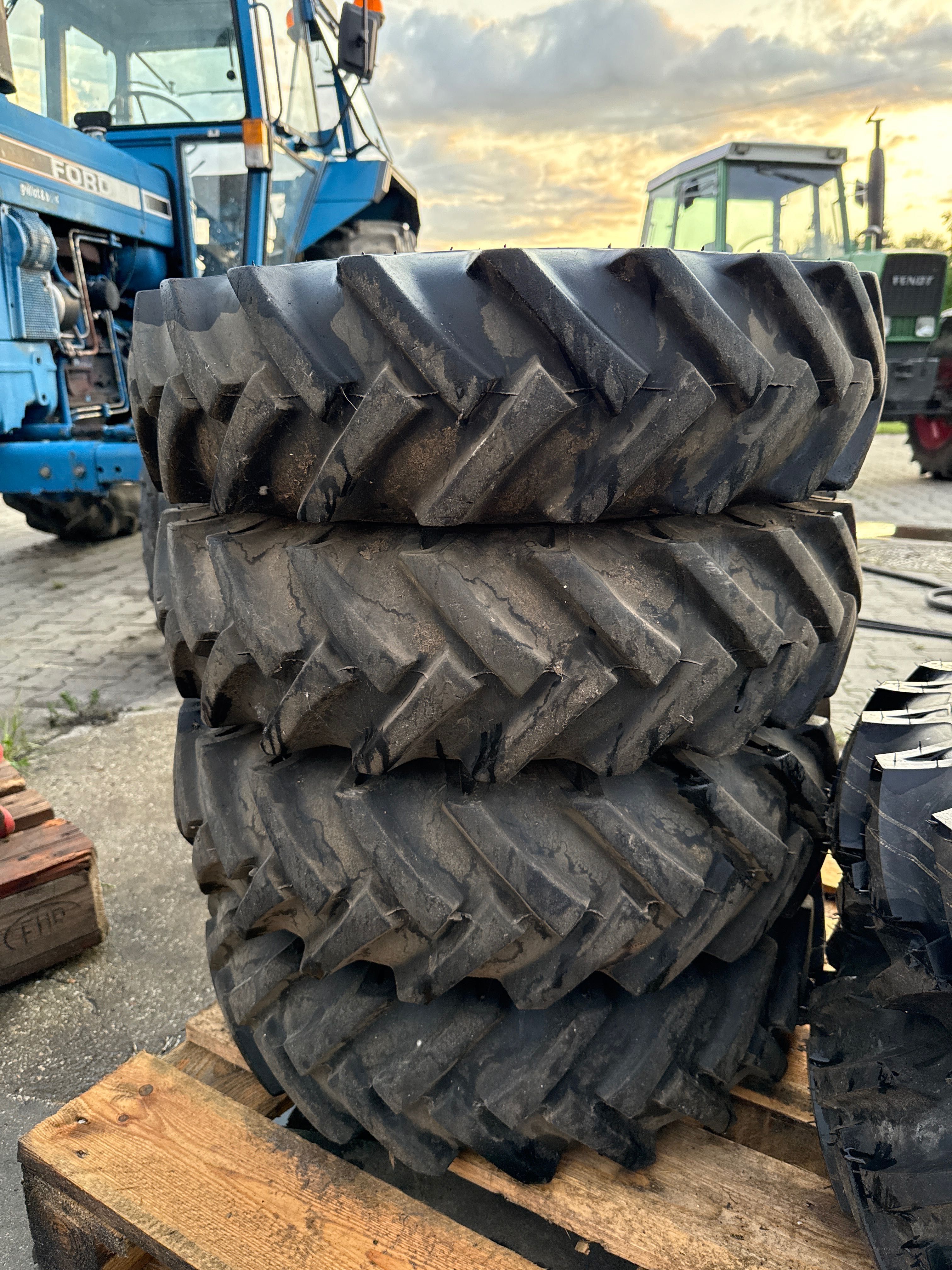 Opona koło felga  BKT IMPLEMENT AS 505 Weidemann 7.00-12
