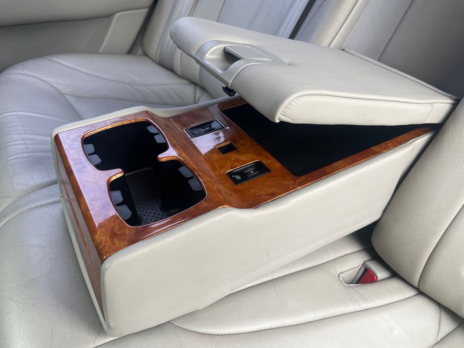 КІА Опірус 3.5 л. 2006 року.