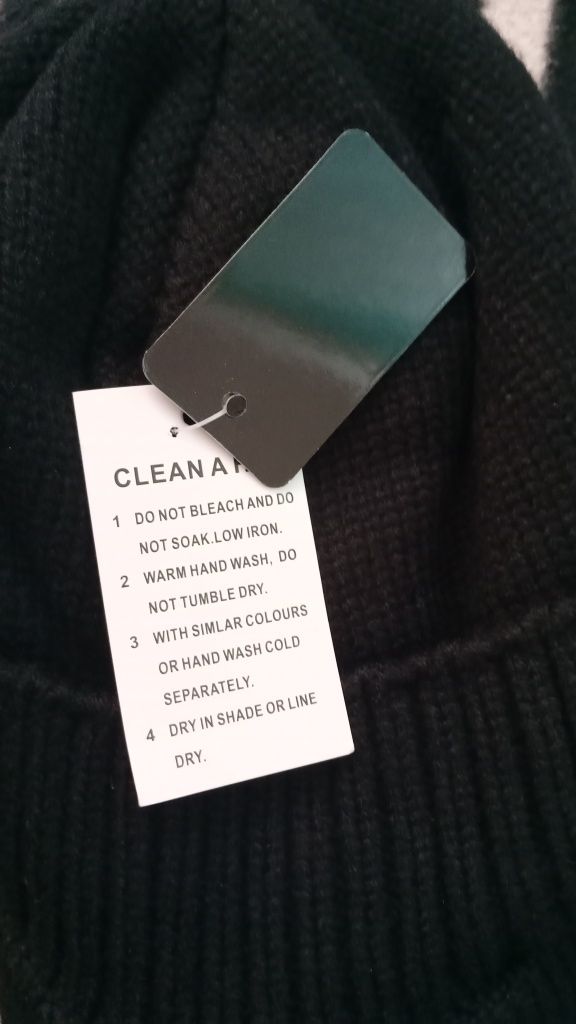 Gorro com pala e tapa-orelhas Preto