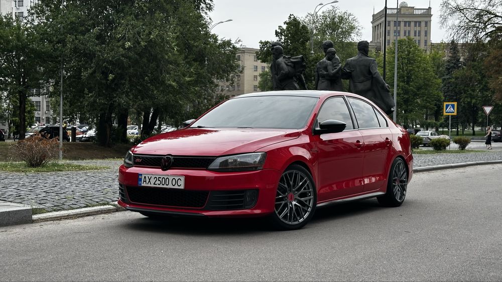 Volkswagen Jetta GLI 2.0 TSI DSG 250 2013