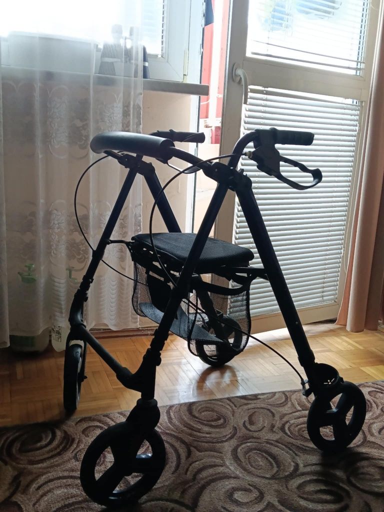 Chodzik dla niepełnosprawnych/seniorów