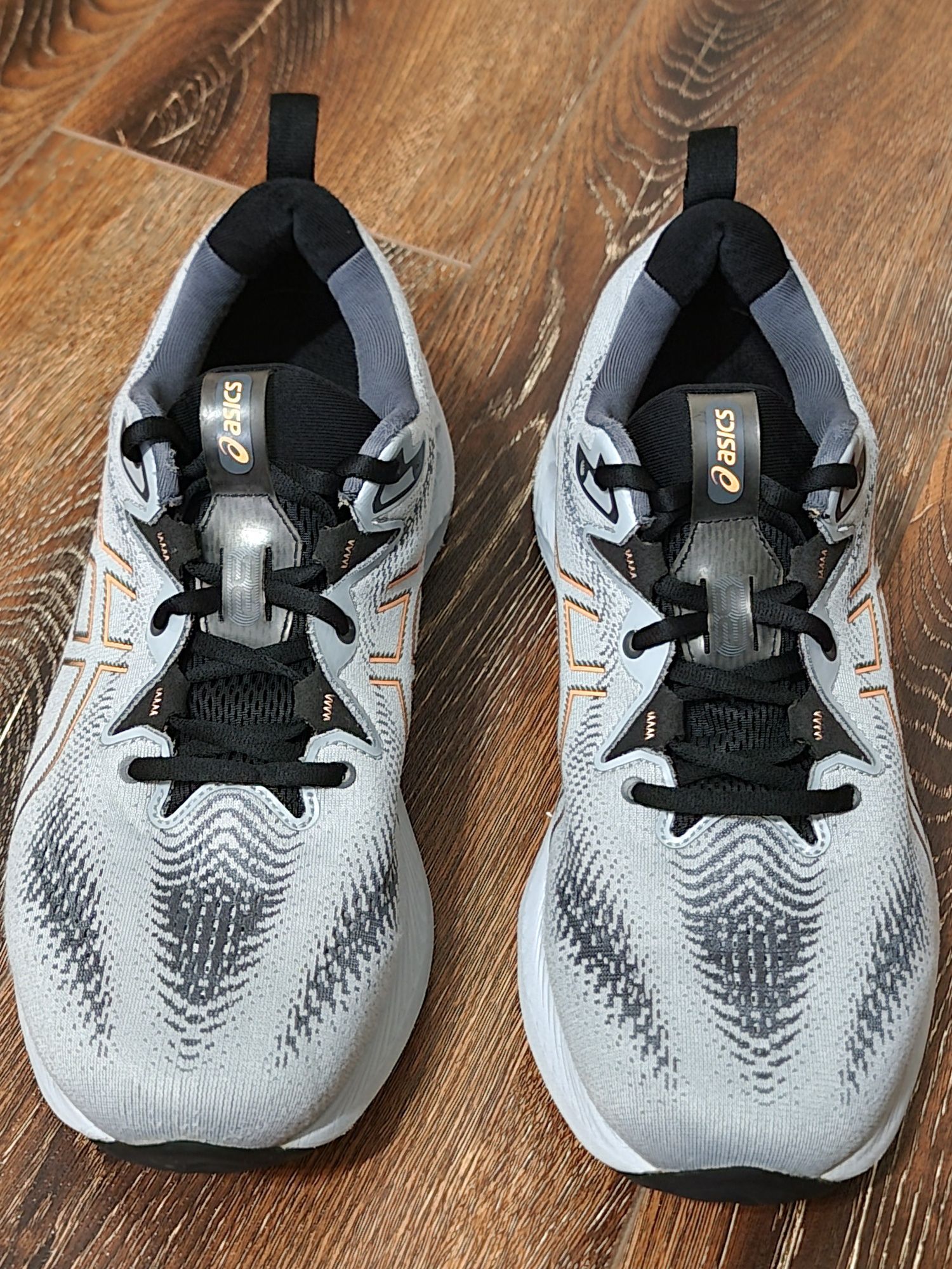Оригінал 100% кросівки чоловічі asics comulus 26 eur 47