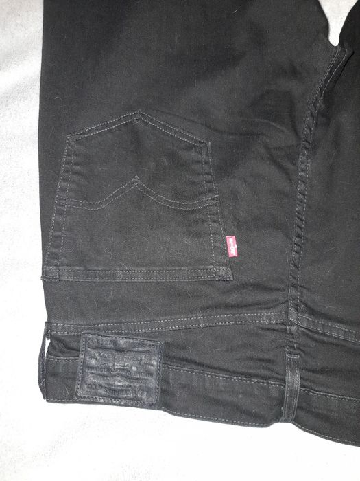 Jeansy Levi Strauss 33/32