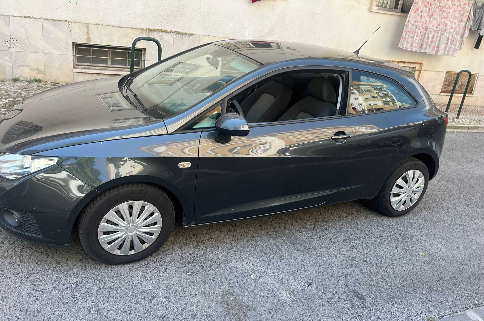 Seat Ibiza 2010 1.6 Tdi Carro encontra-se a andar mas sem documentos