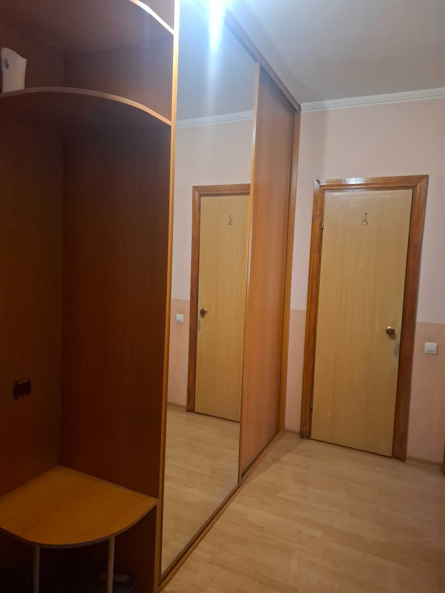 Сдается 2-ая квартира, Голосеевский р-н, м. Демеевская  пешком.