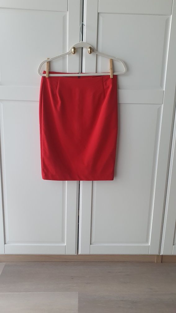 Czerwona spódnica Reserved M