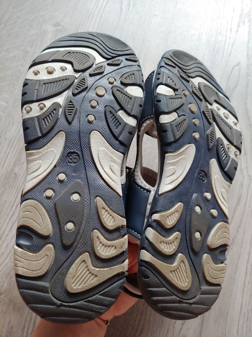 Nowe skórzane sandały dla chłopca z profilowaną wkładką Rozm.35