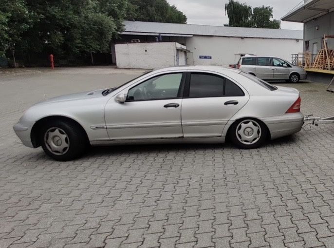Mercedes W203 rok 2001