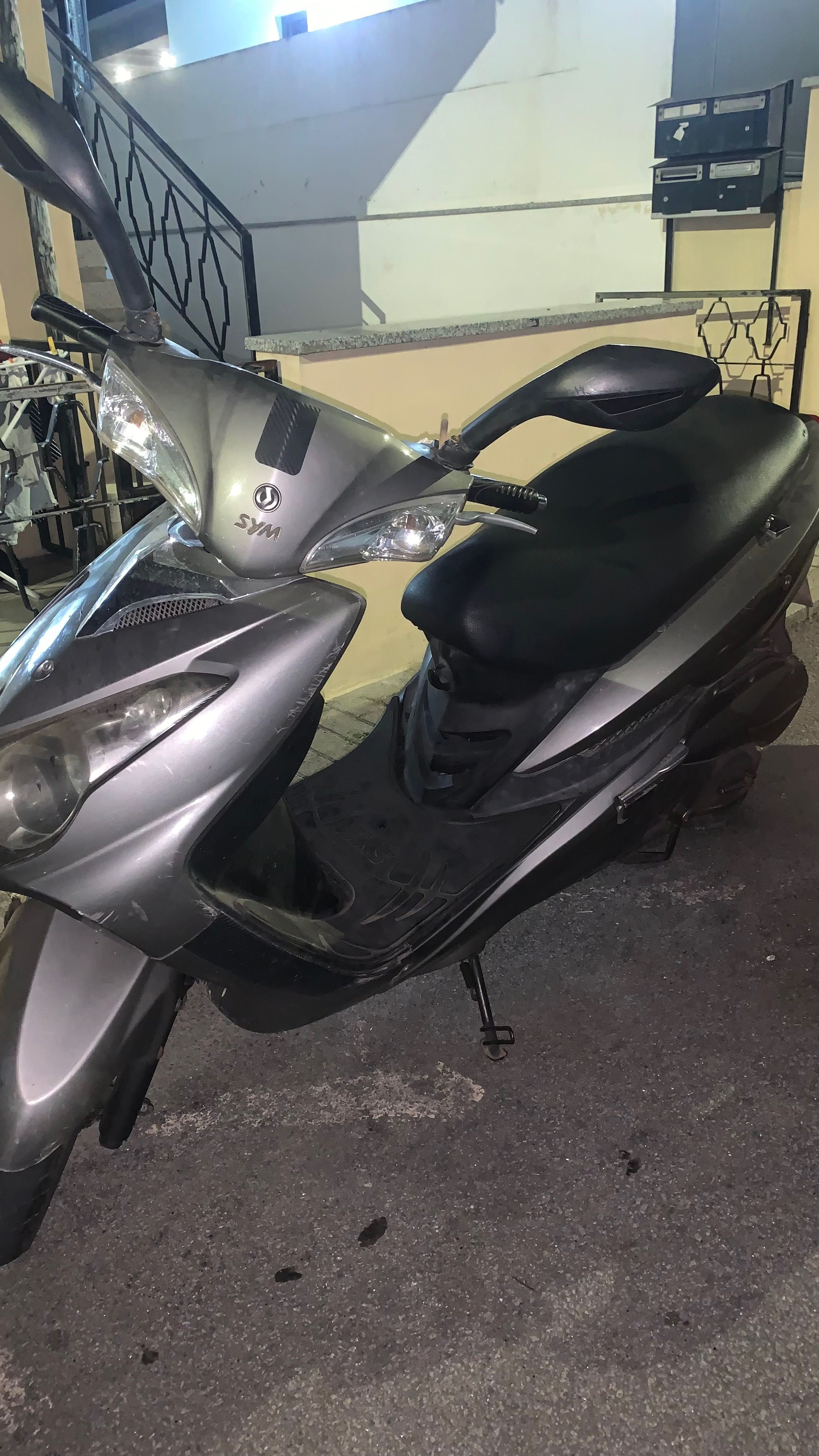 Alugo moto Scooter 125C SYM