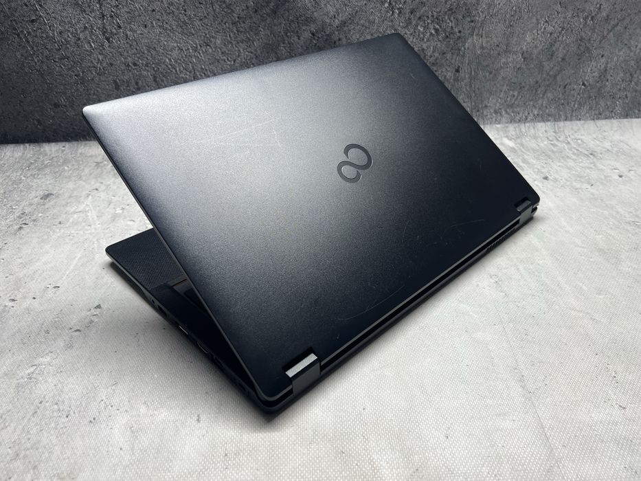 Fujitsu LifeBook / i5 8265u 3.9 GHz / 256SSD / 8GB DDR4 / 15.6FHD /W11