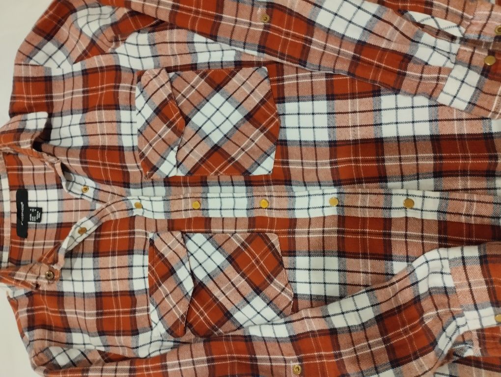 Camisa xadrez tam M. Quentinho. Tons vermelho e branco.