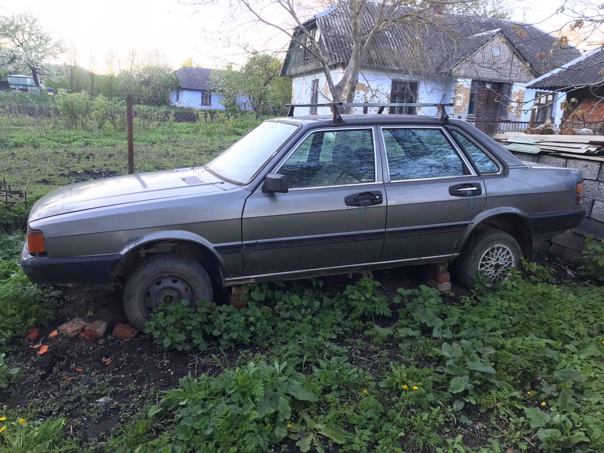 Продаються запчастини з Audi 80 T2