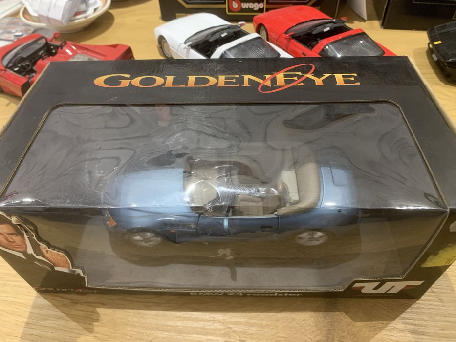 Model Ut models BMW Z3 1:18 roadater james bond goldeneye