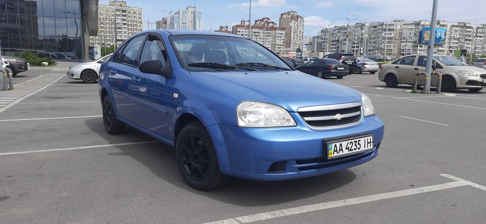 Продам  Chevrolet Lacetti 2005 механіка 1.6 бензин