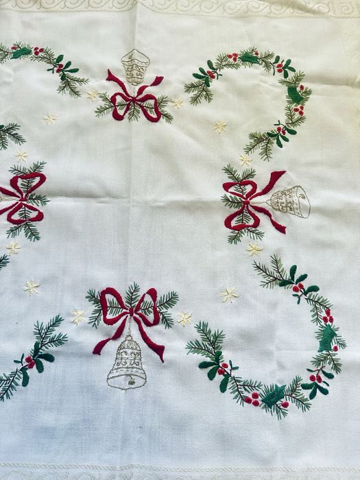 Piękny obrus swiąteczny